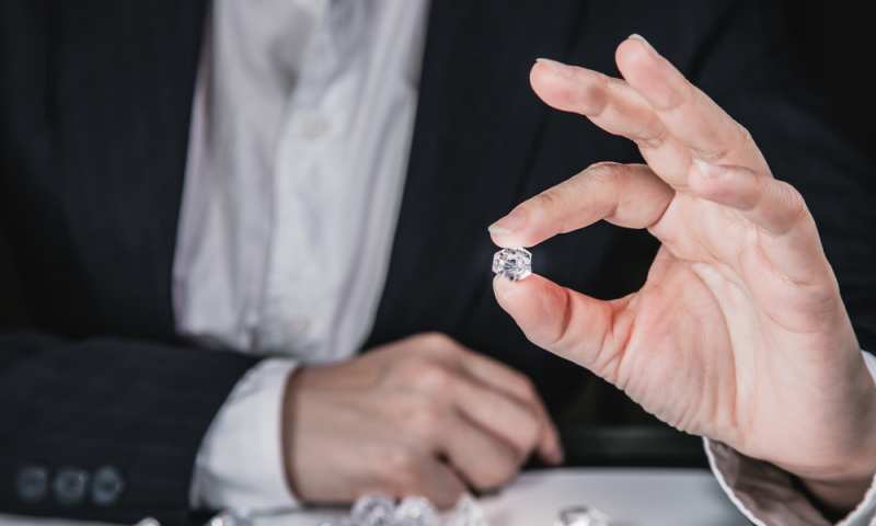 How Do You Avoid Diamond Switching At The Jeweler?